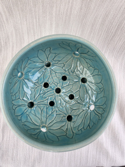 Berry Colander with base